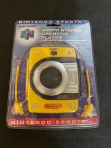 SAKAR:      NINTENDO SPORTS AM/FM STEREO CASSETTE PLAYER         NEUF/NEW - Imagen 1 de 2