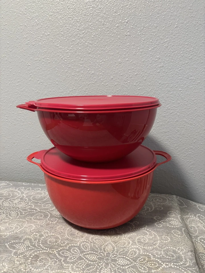 Tupperware Mega Thatsa Mixing Serving Bowl set - Image 1 of 1