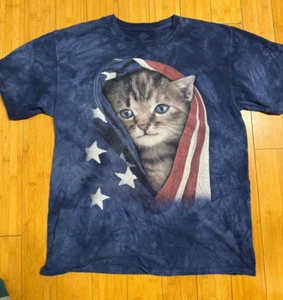 The Mountain Patriotic Kitten American Flag T-Shirt Men's Size XL Blue Cat 2014 - Picture 1 of 2