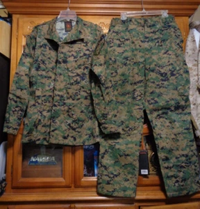 Camisa y Pantalones de Combate USMC MARPAT WOODLAND Uniforme en Talla MEDIANA REGULAR USADA MR - Imagen 1 de 10