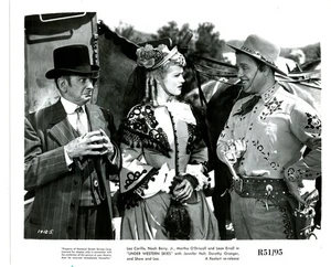 UNDER WESTERN SKIES R1951 #5 Leon Errol, Martha O'Driscoll, Leo Carillo REALART - Picture 1 of 2