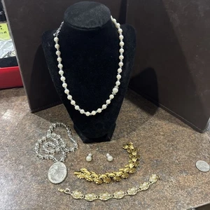6 Piece Mixed Jewelry Lot (v) - Picture 1 of 9