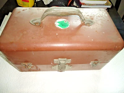 Caja de aparejos vintage J C Higgins hecha por Simonsen resistente con aparejo Foto 1 de 4