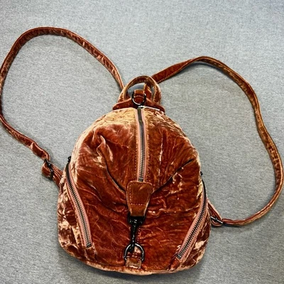 Mochila Rebecca Minkoff Mediana Julian Terciopelo Rosa Suave Foto 1 de 4