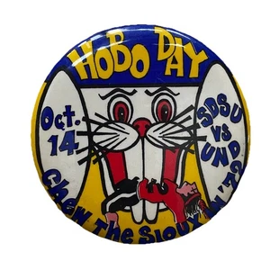 Vintage 1972 SDSU Hobo Day Button Chew the Sioux SDSU vs UND Jackrabbits - Bild 1 von 5