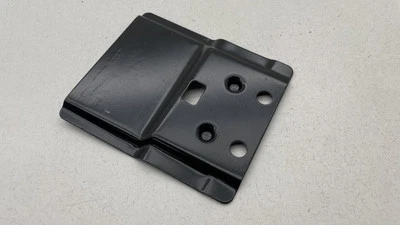 Soporte de montaje de placa de compartimento de maletero Audi A4 2017-2024 OEM #8W0863253 Foto 1 de 4