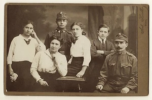 DER GROSSE KRIEG BEEINFLUSST EINE SCHÖNE FAMILIE IN WIEN, ÖSTERREICH (SCHRANKKARTE) - Bild 1 von 2