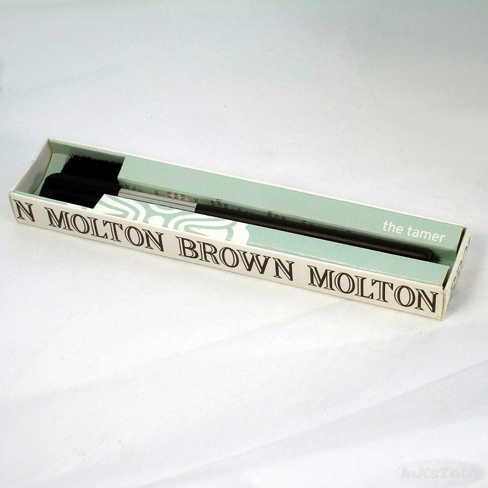 Cepillo de maquillaje para cejas y pestañas Molton Brown The Tamer Foto 1 de 4