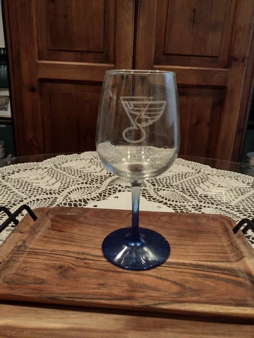 St Louis Blues Hockey Etched Wine Glass approx 12 oz NHL 2 sided Blues logo Cover