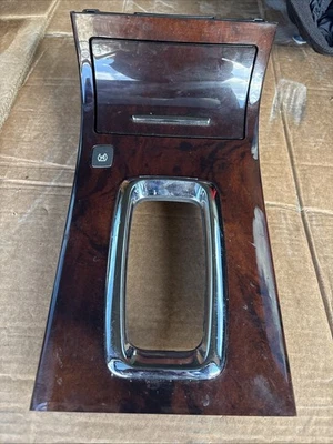 2006-2011 CADILLAC DTS OEM MADEIRA GRÃO CÂMBIO MOLDURA ACABAMENTO SURROUND CINZEIRO FABRICANTE DE EQUIPAMENTO ORIGINAL - Imagem 1 de 4