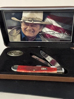 Case John Wayne Gift Set Barnboard Jig Dark Red Trapper Signed . - Image 1 of 4