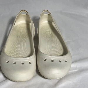 Crocs Damenschuhe Größe 8 Kadee Ballerinas bequeme Perlen cremefarbene Gummi-Slipper - Bild 1 von 7