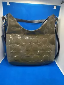 Authentic Coach Enamel Olive Green Hobo Shoulder Bag Embossed C's - Picture 1 of 8