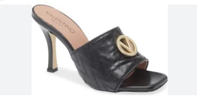 Sandalias Valentino by Mario acolchadas negras con medallón dorado talla 6 Foto 1 de 4