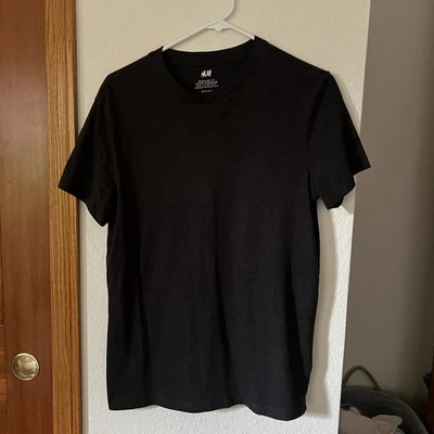 Camiseta H&M Calce Regular Negra Básica Mezcla de Algodón Para Hombre Talla Pequeña Informal  Foto 1 de 4