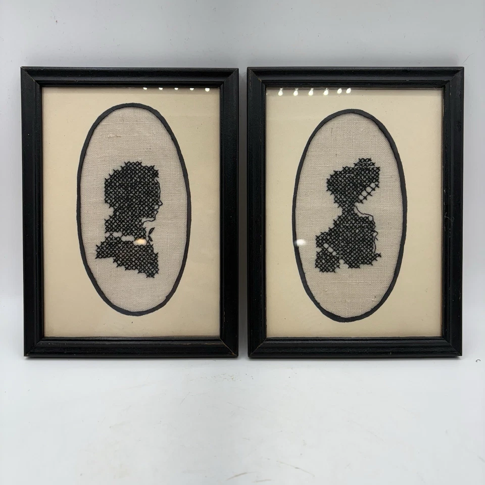 Par de retratos de perfil lateral con punta de aguja de silueta vintage enmarcados de regencia Foto 1 de 4
