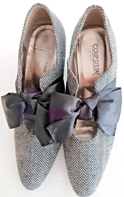 Coup d'Etat Black Gray Fabric With Satin Bow  MID Heel Pointed Toe Shoes Sz 8.5W - Image 1 of 4