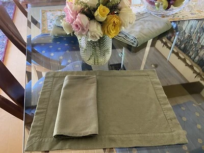 Unbranded Rectangular table Mats 7 and Matching Napkins 8 olive green - Image 1 of 4