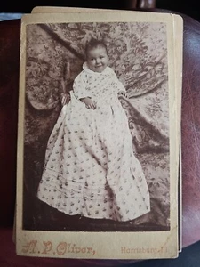 Ant. christening gown Photograph Cabinet Photo 1890ish, AP Oliver Harrisburg, Il - Imagen 1 de 2