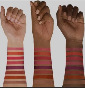 A24-New Loreal Paris Lip Color Amaze 446 - Picture 1 of 5