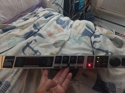 Procesador de efectos multimotor Behringer Virtualizer Pro DSP2024P Foto 1 de 4