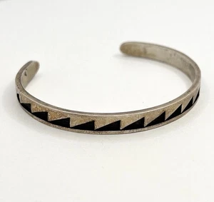 Vintage signiertes Sterlingsilber Indianer Armreif Armband Wellen 10,9 g 6 Zoll - Bild 1 von 13