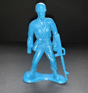 Vintage Jumbo Toy Soldier 4” WW2 Infantry Toysmith Plastic Figurine Blue - Picture 1 of 5