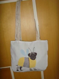 NUOVO MADE IN FUN PUG CANE/APE OUTFIT STAMPA 12in Tote bag MAGNETICO - Foto 1 di 3