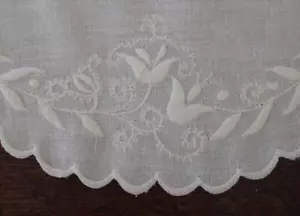 Centrino centro lino vero vintage ricamato foglie alloro fiori vortici 14" - Foto 1 di 2