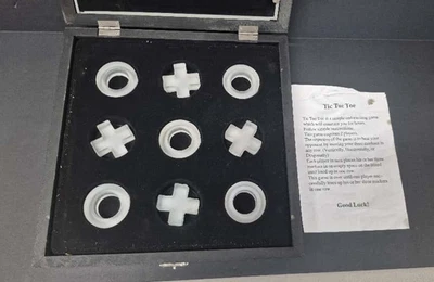 Juego de piezas de vidrio de colección The Studio Silversmiths Classic Collection Tic Tac Toe Foto 1 de 4