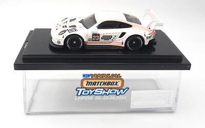 Matchbox Superfast Porsche 911 RSR bianco Lipsia Toy Fair 2024 cena. 1 di 250 - Immagine 1 di 4