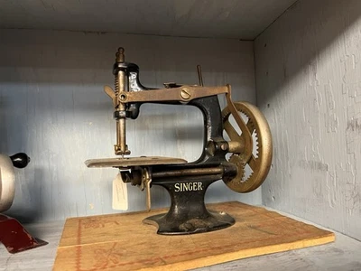 Antique child singer sewing machine vintage Untested - Image 1 of 4