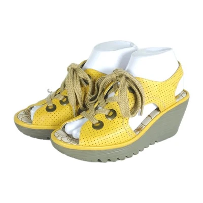 Sandalias de cuña FLY LONDON para mujer Ylfa 38 US7,5 de cuero amarillo perforado con cordones  Foto 1 de 4