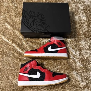 Nike Air Jordan 1 Mid SE DQ8417-006 Black Fire Red White Christmas DS Size 13 - Picture 1 of 9