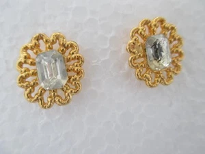 Small Gold Tone Flower Stu Earrings  Rhinestone Centers 1/2" Diameter Pierced - Picture 1 of 2