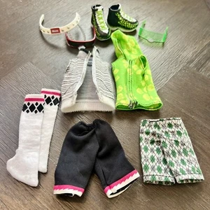 MONSTER HIGH Lot Duece Gorgon Outfit Clothes Basketball Shoes Sunglasses Shorts - Picture 1 of 4