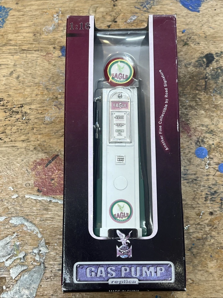 Road Signature 1/18 Scale 98600 - Petrol Gas Pump (Eagle) White/Green/Red - Image 1 of 1