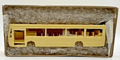 LANCER MODELS DENNIS LANCE PLAXTON VERDE B49F RESIN BUS KIT — 第 1/2 张图片
