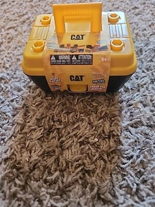 MICRO JUEGO GATO HERRAMIENTAS SORPRESA CON ARENA DE MOVIMIENTO NUEVO PAQUETE SELLADO - Imagen 1 de 4