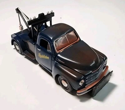 M2 Machines Auto Trucks Blue 1949 Studebaker 2R Tow Truck 1/64 Diecast Wrecker - Image 1 of 4
