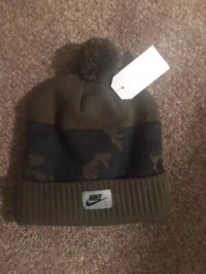 Gorro Nike Sportswear camuflaje pompón Foto 1 de 4
