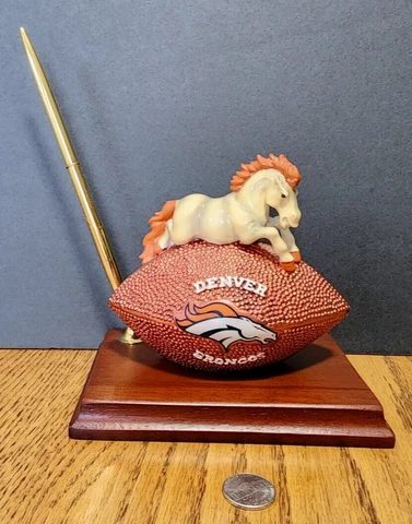 NFL Denver Broncos Team Spirit Mascot Football Clock Pen Desk Set Cover