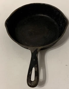 VTG Unmarked Wagner 8 Inch #5 Cast Iron Skillet - Needs TLC! - Picture 1 of 4