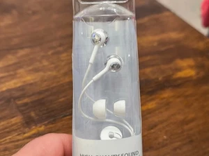 Sony MDR-EX110LPW Deep Bass Earphones - White - Picture 1 of 3