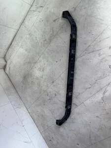 09-12 VOLKSWAGEN CC REAR BUMPER CENTER GUIDE MOUNT SUPPORT BRACKET OEM - Picture 1 of 3