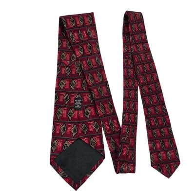 J.Z. Corbata Richards Seda Patrón Geométrico Rojo Dorado Hecha a Mano EE. UU. Foto 1 de 4