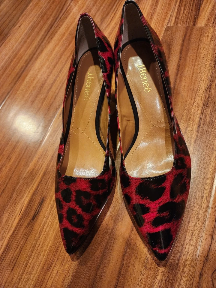 Zapatos de tacón J.renne elegantes con estampado de leopardo rojo y negro. Mujer Foto 1 de 4