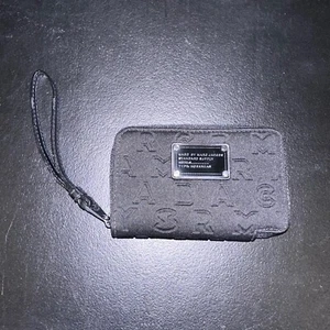 Marc by Marc Jacobs Standard Supply Black Padded Neoprene Wristlet Logo GUC - Picture 1 of 4