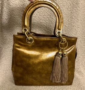 Impresionante Bolso Stuart Weitzman Russell & Bromley Dorado Metálico Cuero Hecho en España - Imagen 1 de 20