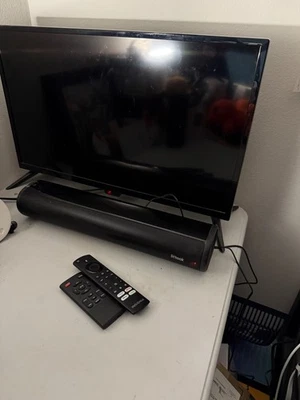 TV Insignia 19 pulgadas con mandos a distancia y barra de sonido bluetooth Foto 1 de 4